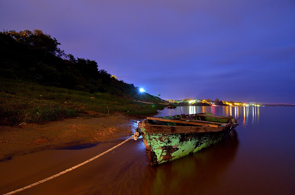 Costa de Ituzaingó sobre el río Paraná